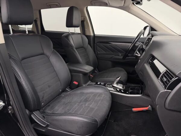 Mitsubishi Outlander 2.4 PHEV Pure LED