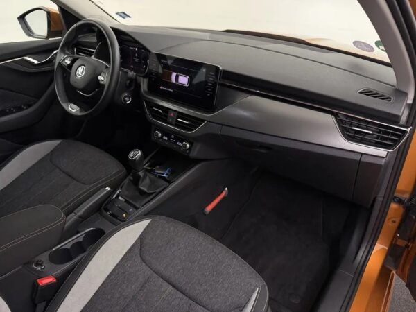 Photo 20 of 22 of TMBGR7NWXP3133285 Skoda Kamiq 1.0 TSI Business Edition