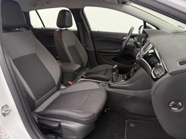 Photo 20 of 22 of W0VBE8ES6M8011861 Opel Astra Sports Tourer 1.2 Business Elegance LED