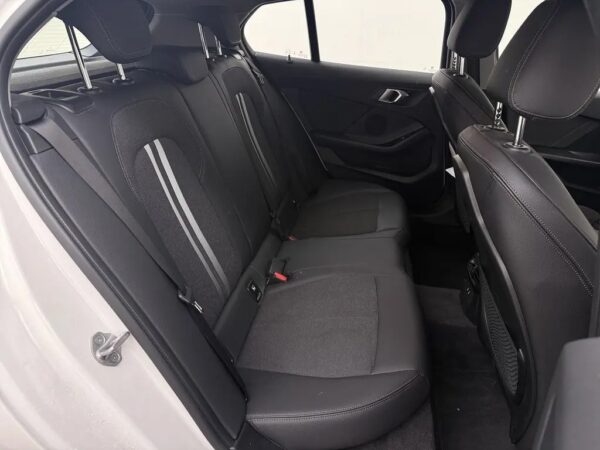 Photo 20 of 23 of WBA7K110707L48802 BMW 1-serie 116i Business Edition