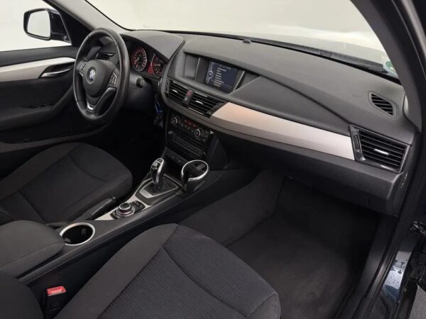 Photo 20 of 23 of WBAVL91080VT84125 BMW X1 sDrive20i Aut Limited Series
