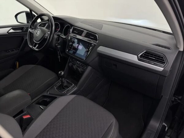 Photo 20 of 23 of WVGZZZ5NZJW329993 Volkswagen Tiguan 1.4 TSI Comfortline Business