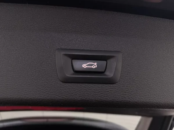 Photo 20 of 25 of WBAHT710405J50291 BMW X1 sDrive18d Aut. High Executive HUD