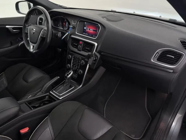 Volvo V40 2.0 D3 AUT. R-Design LED