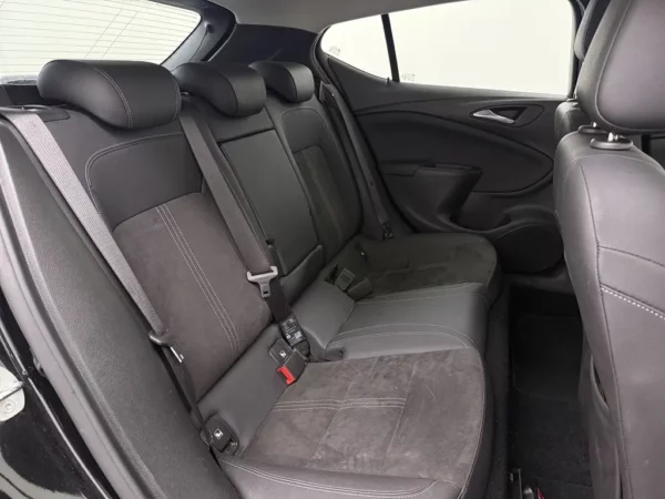 Opel Astra 1.2 Business Elegance LED