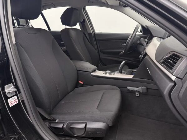 Photo 21 of 22 of WBA8E31090A381682 BMW 3 Serie 318i AUT. Executive
