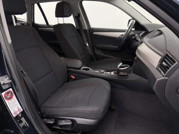 Photo 21 of 23 of WBAVL91080VT84125 BMW X1 sDrive20i Aut Limited Series