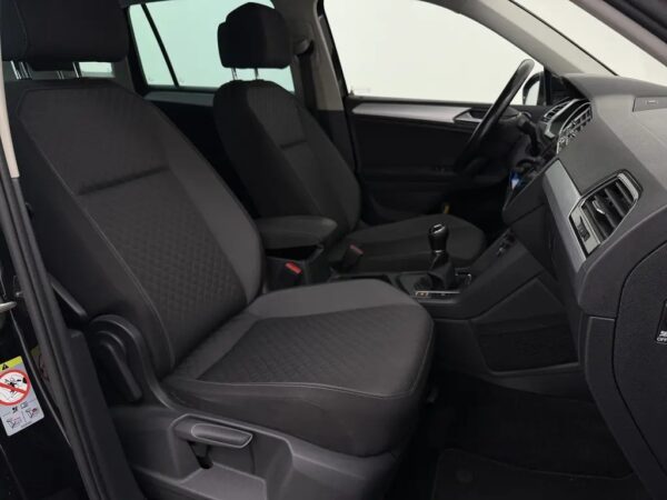 Photo 21 of 23 of WVGZZZ5NZJW329993 Volkswagen Tiguan 1.4 TSI Comfortline Business