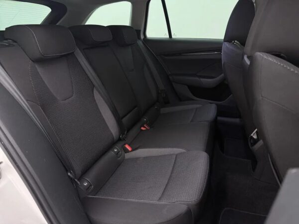Photo 21 of 25 of TMBJP8NXXRY044543 Skoda Octavia Combi 1.0 e-TSI AUt. Business Edition LED