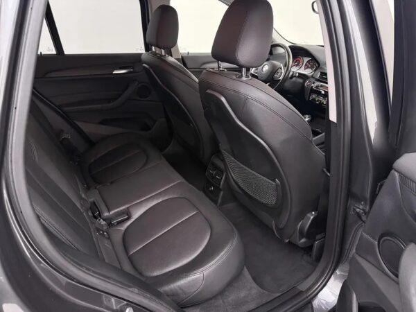 Photo 21 of 25 of WBAHT710405J50291 BMW X1 sDrive18d Aut. High Executive HUD