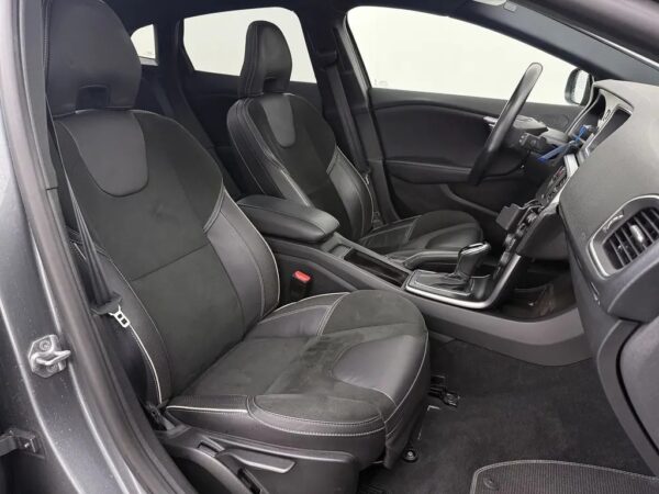 Volvo V40 2.0 D3 AUT. R-Design LED