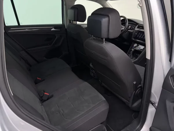 Photo 21 of 26 of WVGZZZ5NZMW056491 Volkswagen Tiguan 1.5 TSI AUT. Elegance