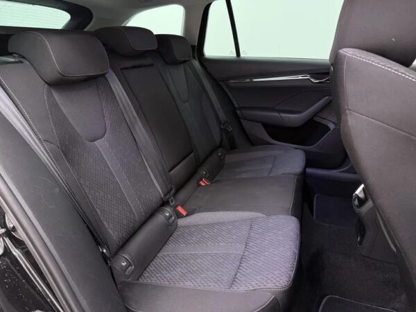 Photo 22 of 25 of TMBJR7NX9MY192874 Skoda Octavia Combi 1.5 e-TSI Business Edition Plus