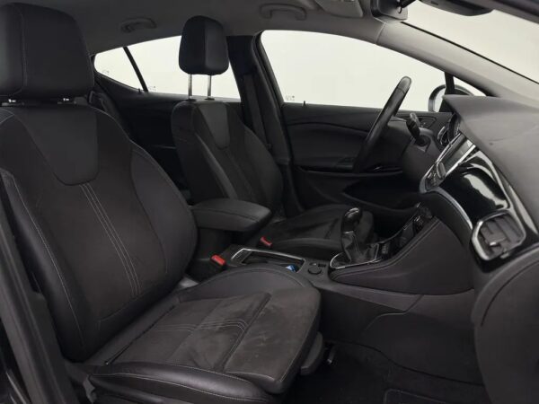 Opel Astra 1.2 Business Elegance LED