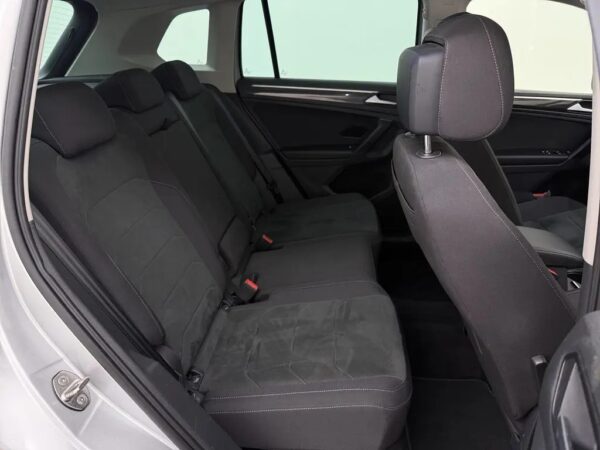 Photo 22 of 26 of WVGZZZ5NZMW056491 Volkswagen Tiguan 1.5 TSI AUT. Elegance