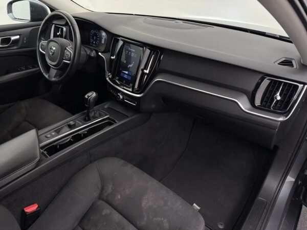 Photo 22 of 26 of YV1ZW72V1K1329638 Volvo V60 2.0 D3 LED