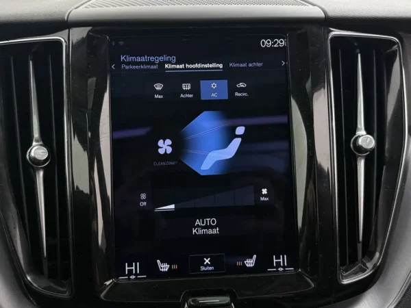 Volvo XC60 2.0 B5 Aut. Momentum Exclusive Pano