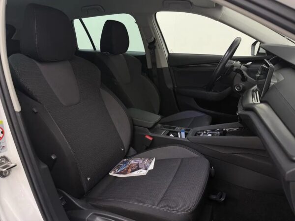 Photo 23 of 25 of TMBJP8NXXRY044543 Skoda Octavia Combi 1.0 e-TSI AUt. Business Edition LED