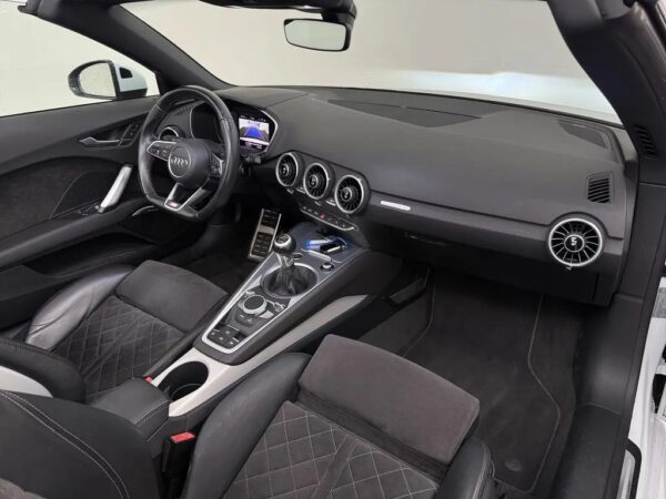 Photo 23 of 26 of TRUZZZFVXG1010971 Audi TT Roadster 2.0 TDI Pro Line S Open Days (2-drs Softtop)