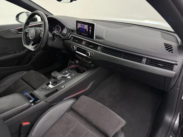 Photo 23 of 26 of WAUZZZF51KA071657 Audi A5 Sportback 40 g-tron Launch edition Sport