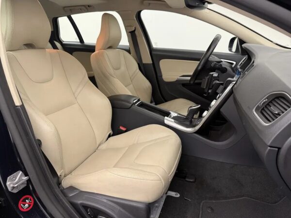 Photo 23 of 26 of YV1GWDCH0G1312022 Volvo V60 2.4 D6 Twin Engine R-Design Pano
