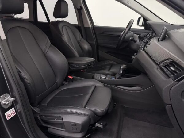Photo 24 of 25 of WBAHT710405J50291 BMW X1 sDrive18d Aut. High Executive HUD