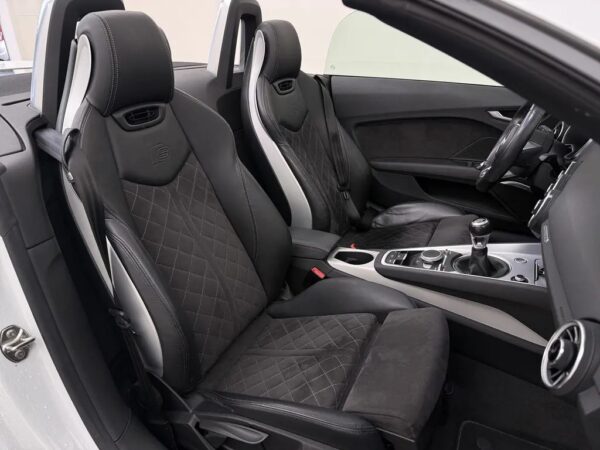 Photo 24 of 26 of TRUZZZFVXG1010971 Audi TT Roadster 2.0 TDI Pro Line S Open Days (2-drs Softtop)