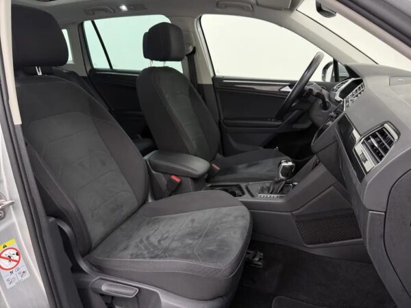 Photo 24 of 26 of WVGZZZ5NZMW056491 Volkswagen Tiguan 1.5 TSI AUT. Elegance