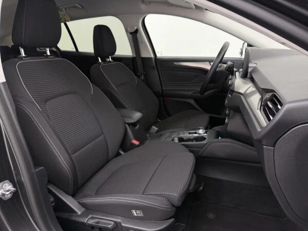 Photo 24 of 27 of WF0PXXGCHPKM82823 Ford FOCUS Wagon 1.0 Aut. EcoBoost Titanium Business LED