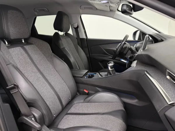 Peugeot 3008 1.2 PureTech Blue Lease Premium Navi