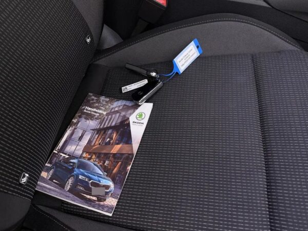 Photo 25 of 25 of TMBJP8NXXRY044543 Skoda Octavia Combi 1.0 e-TSI AUt. Business Edition LED