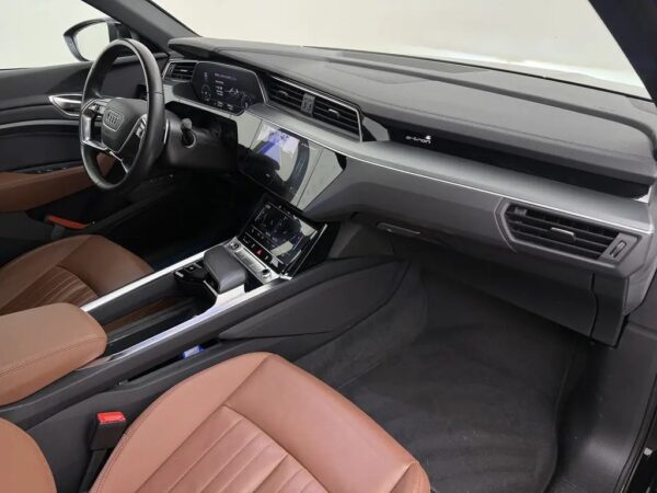 Photo 25 of 29 of WAUZZZGE2NB040737 Audi e-tron Sportback 55 Quattro Sportback Pro S-Line 95 kWh LED