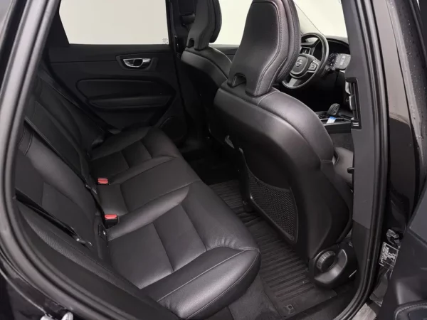 Volvo XC60 2.0 B5 Aut. Momentum Exclusive Pano