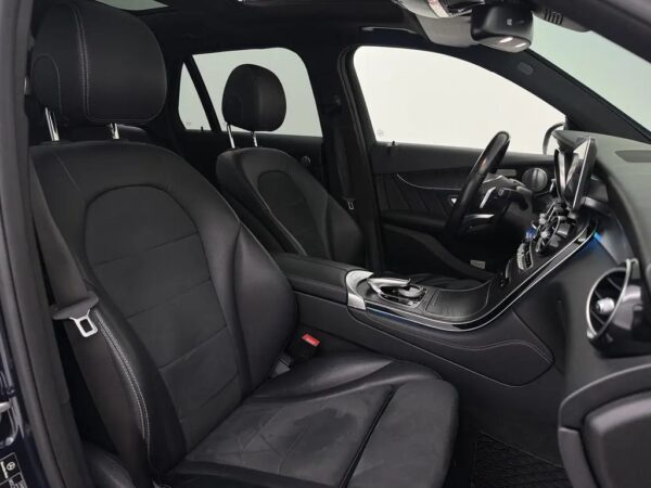 Photo 26 of 29 of WDC2539461F205582 Mercedes-Benz GLC 250 4MATIC Prestige Pano