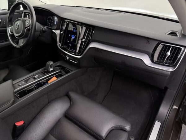 Volvo V60 2.0 B3 Momentum Business