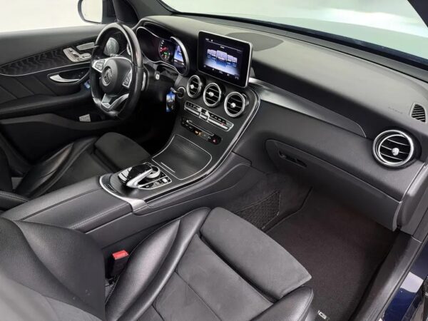 Photo 28 of 29 of WDC2539461F205582 Mercedes-Benz GLC 250 4MATIC Prestige Pano