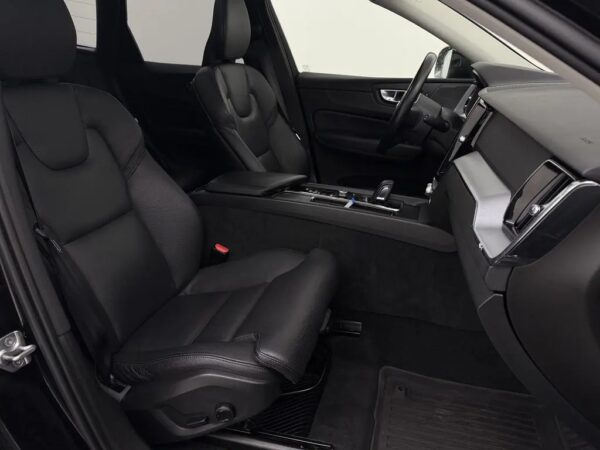 Volvo XC60 2.0 B5 Aut. Momentum Exclusive Pano