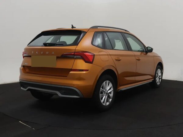 Photo 3 of 22 of TMBGR7NWXP3133285 Skoda Kamiq 1.0 TSI Business Edition