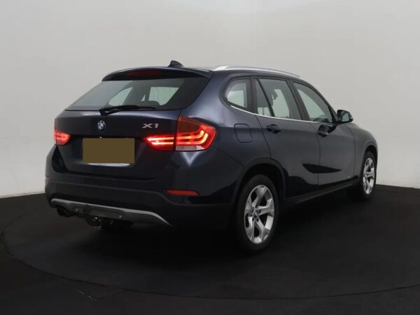 Photo 3 of 23 of WBAVL91080VT84125 BMW X1 sDrive20i Aut Limited Series