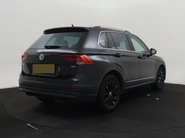 Photo 3 of 23 of WVGZZZ5NZJW329993 Volkswagen Tiguan 1.4 TSI Comfortline Business