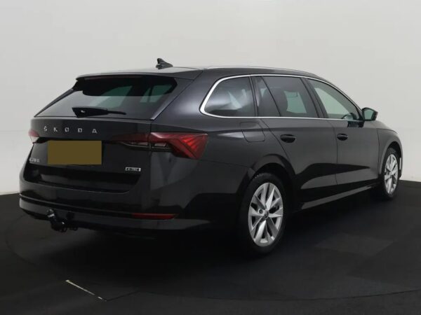 Photo 3 of 25 of TMBJR7NX9MY192874 Skoda Octavia Combi 1.5 e-TSI Business Edition Plus
