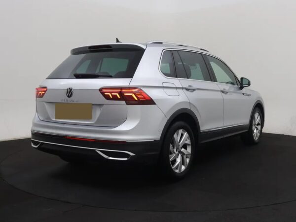 Photo 3 of 26 of WVGZZZ5NZMW056491 Volkswagen Tiguan 1.5 TSI AUT. Elegance