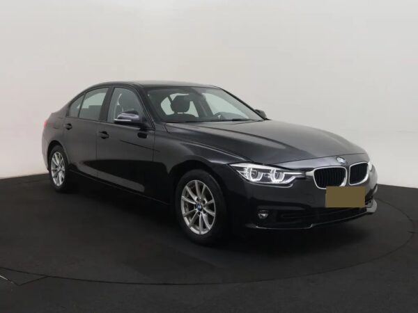 Photo 4 of 22 of WBA8E31090A381682 BMW 3 Serie 318i AUT. Executive
