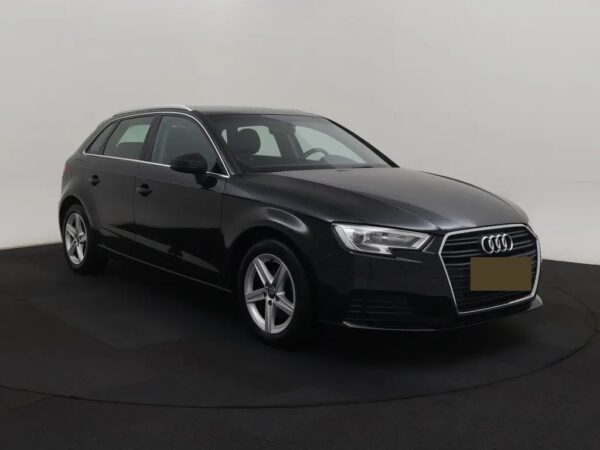 Photo 4 of 23 of WAUZZZ8V6HA103301 Audi A3 Sportback 1.4 TFSI AUT. CoD Sport S Line Edition