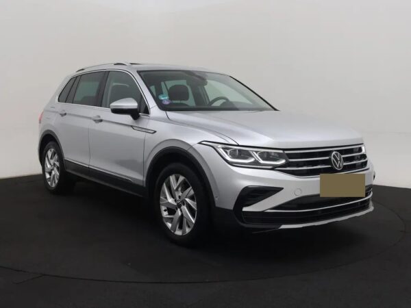 Photo 4 of 26 of WVGZZZ5NZMW056491 Volkswagen Tiguan 1.5 TSI AUT. Elegance