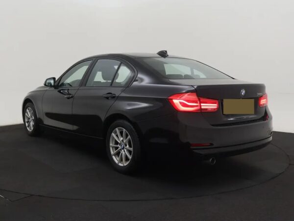 Photo 5 of 22 of WBA8E31090A381682 BMW 3 Serie 318i AUT. Executive