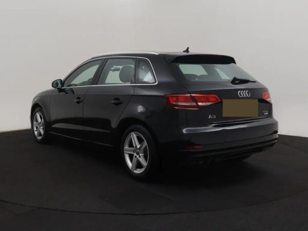 Photo 5 of 23 of WAUZZZ8V6HA103301 Audi A3 Sportback 1.4 TFSI AUT. CoD Sport S Line Edition