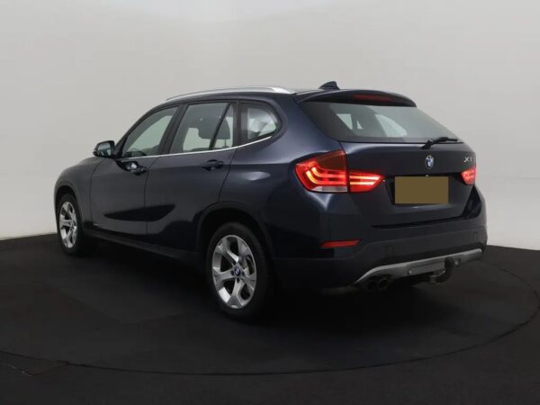 Photo 5 of 23 of WBAVL91080VT84125 BMW X1 sDrive20i Aut Limited Series