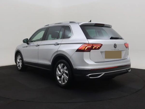 Photo 5 of 26 of WVGZZZ5NZMW056491 Volkswagen Tiguan 1.5 TSI AUT. Elegance