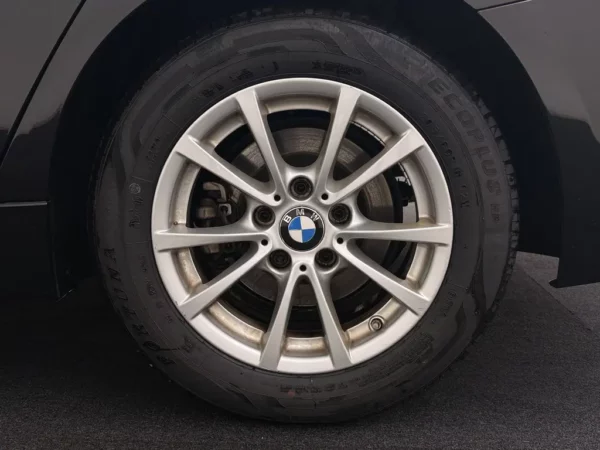 Photo 6 of 22 of WBA8E31090A381682 BMW 3 Serie 318i AUT. Executive